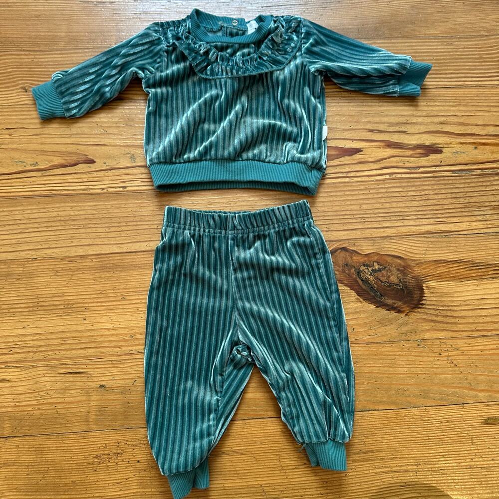 Tahari green velvet ribbed ruffle long sleeve pant set SIZE‎ 0-3M